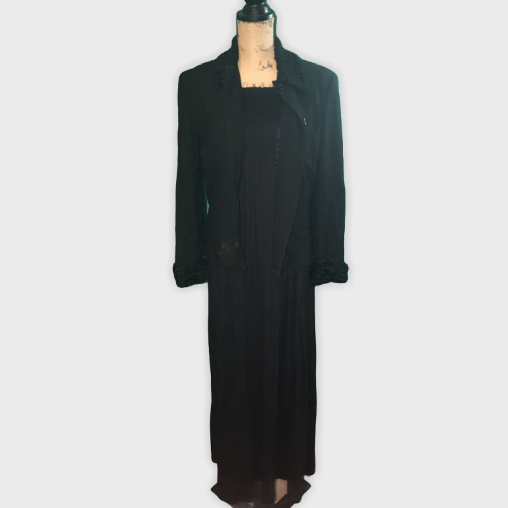 Black Maxi Dress - Sleeveless - Picture 6 of 6
